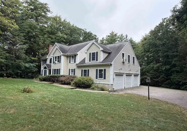 Photo 1 of Single family home for sale at 7 Palmer Dr, Kensington, NH 03833 | MLS# 5108110 | Listing updated on 2026-09-16