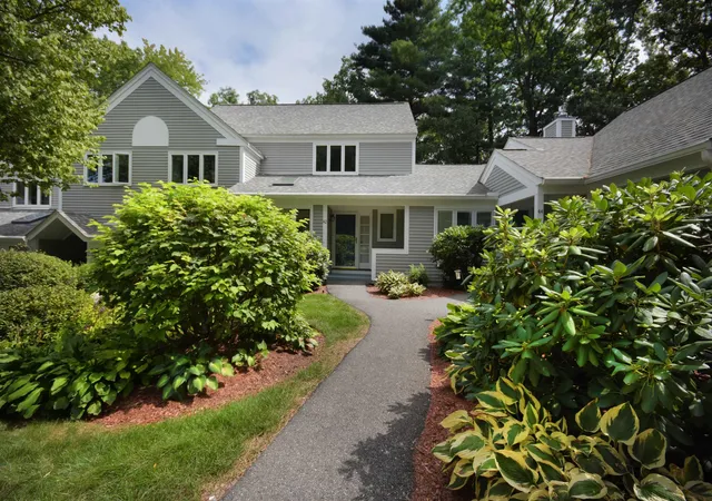 Photo 1 of Townhouse for sale at 42 Dogwood Dr, Nashua, NH 03062 | MLS# 5108120 | Listing updated on 2026-09-04