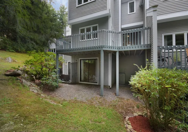 Photo 3 of Townhouse for sale at 42 Dogwood Dr, Nashua, NH 03062 | MLS# 5108120 | Listing updated on 2026-09-04
