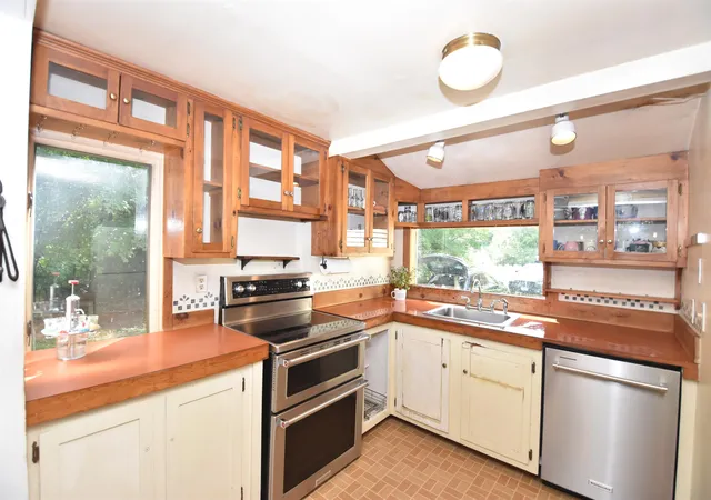 Photo 4 of Sale Pending at 293 Stage Coach Rd, Morrisville, VT 05661 | MLS# 5108124 | Listing updated on 2026-09-12