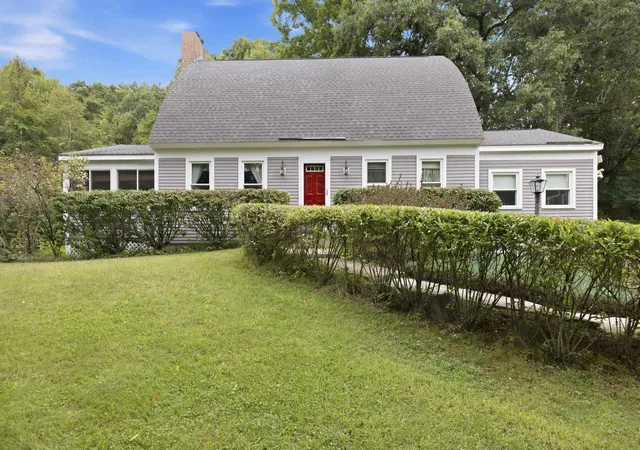 Single family home for sale at 8 Hollow Rd, Bow, NH 03304 | MLS# 5108129