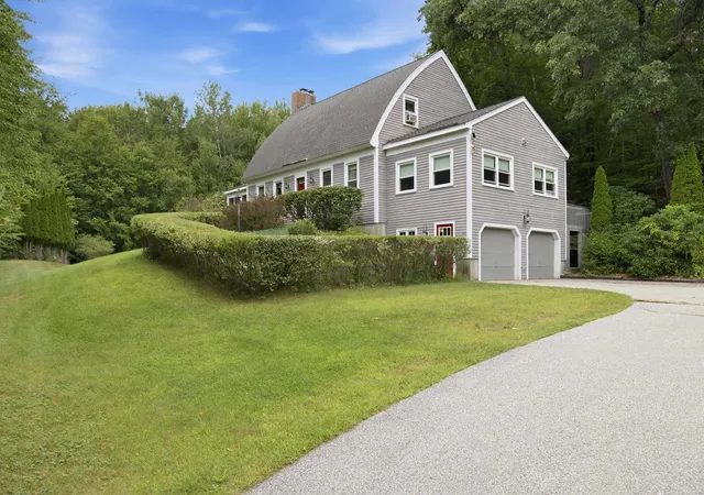 Photo 2 of Single family home for sale at 8 Hollow Rd, Bow, NH 03304 | MLS# 5108129 | Listing updated on 2026-09-15