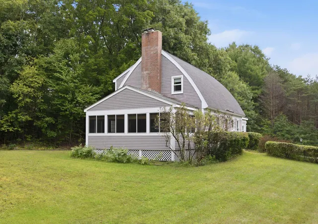 Photo 3 of Single family home for sale at 8 Hollow Rd, Bow, NH 03304 | MLS# 5108129 | Listing updated on 2026-09-15