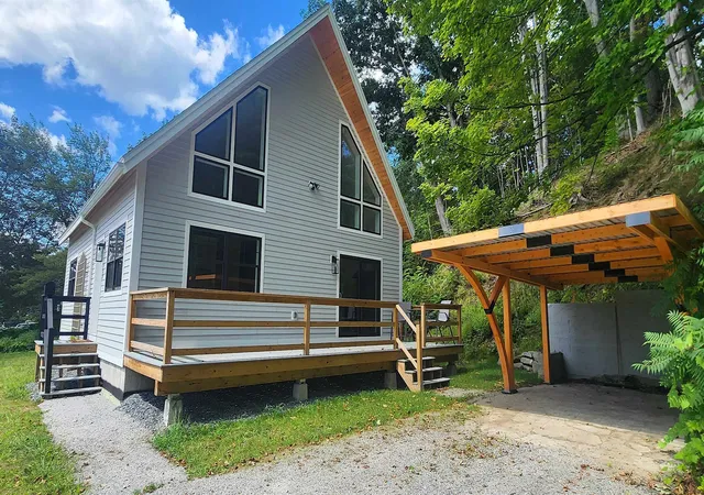 Photo 1 of Single family home for sale at 188 Wall St, Springfield, VT 05156 | MLS# 5108147 | Listing updated on 2026-09-18