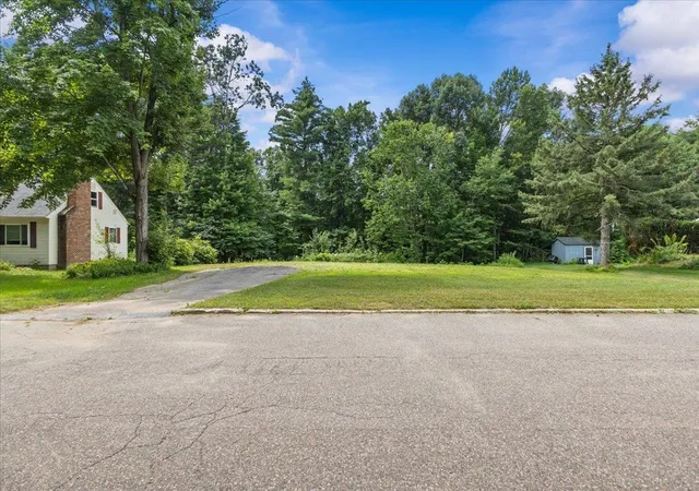 Photo 3 of Sale Pending at 274 Eagle Park Dr, Colchester, VT 05446 | MLS# 5108164 | Listing updated on 2026-09-17