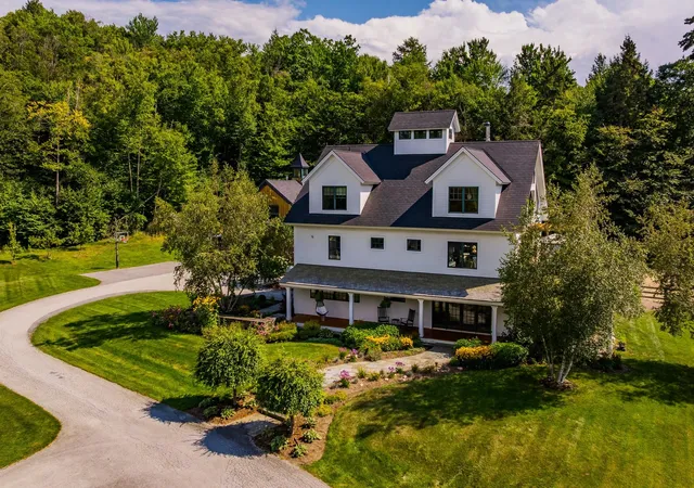 Photo 1 of Mansion for sale at 93 Elizabeth Ct, Arlington, VT 05250 | MLS# 5108165 | Listing updated on 2026-09-06