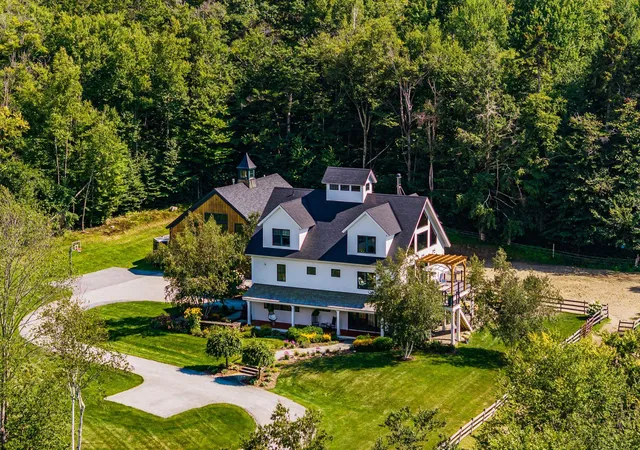 Photo 3 of Mansion for sale at 93 Elizabeth Ct, Arlington, VT 05250 | MLS# 5108165 | Listing updated on 2026-09-06
