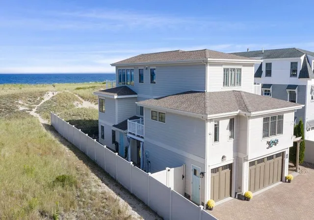 Photo 4 of Single family home for sale at 126 Ocean Blvd, Seabrook, NH 03874 | MLS# 5108166 | Listing updated on 2026-09-17