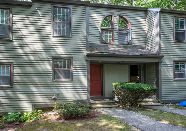 Photo 1 of Townhouse for sale at 1465 Hooksett Rd #52, Hooksett, NH 03106 | MLS# 5108208 | Listing updated on 2026-09-19