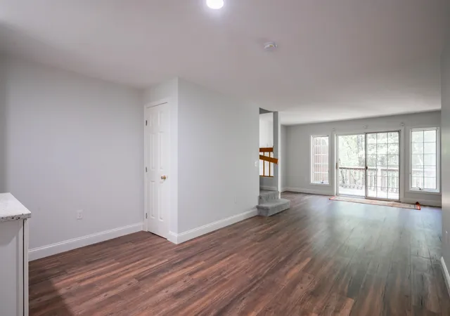 Photo 3 of Townhouse for sale at 1465 Hooksett Rd #52, Hooksett, NH 03106 | MLS# 5108208 | Listing updated on 2026-09-19