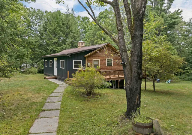 Photo 1 of Single family home for sale at 100 Foothills Rd, Bradford, NH 03221 | MLS# 5108213 | Listing updated on 2026-09-17