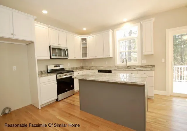 Photo 2 of Single family home for sale at 109 Lantern Dr, Sandown, NH 03873 | MLS# 5108214 | Listing updated on 2026-09-10