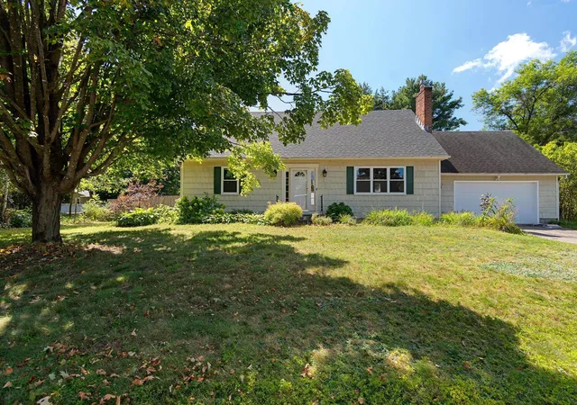 Photo 3 of Single family home for sale at 57 Lindale Dr, Colchester, VT 05446 | MLS# 5108220 | Listing updated on 2026-09-14