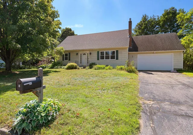 Photo 3 of Single family home for sale at 57 Lindale Dr, Colchester, VT 05446 | MLS# 5108220 | Listing updated on 2026-09-14