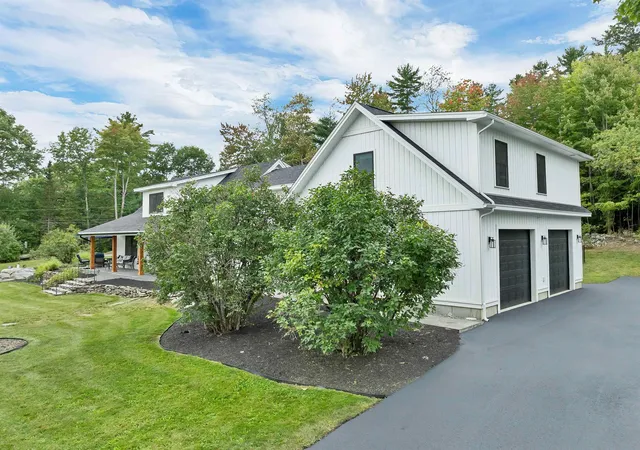 Photo 3 of Single family home for sale at 329 Mountain View Rd, Whitefield, NH 03598 | MLS# 5108226 | Listing updated on 2026-09-04