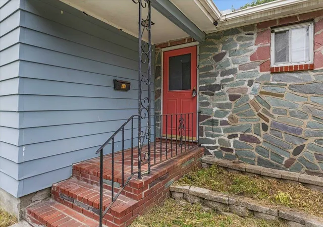 Photo 2 of Single family home for sale at 184 Prospect Pkwy, Burlington, VT 05401 | MLS# 5108227 | Listing updated on 2026-09-08