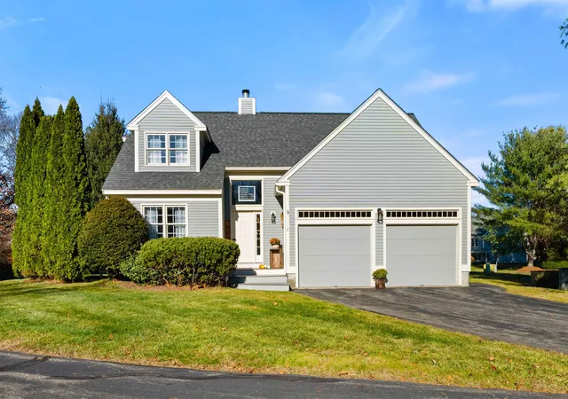 Single family home for sale at 7 Fox Run Rd, Amherst, NH 03031 | MLS# 5108241 | Listing updated on 2026-09-12