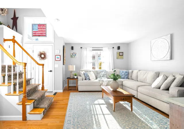 Photo 4 of Single family home for sale at 7 Fox Run Rd, Amherst, NH 03031 | MLS# 5108241 | Listing updated on 2026-09-12