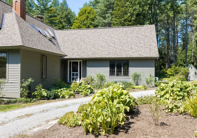 Photo 3 of Single family home for sale at 451 Main St, South Londonderry, VT 05155 | MLS# 5108252 | Listing updated on 2026-09-12