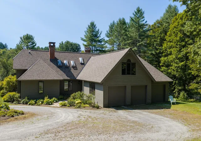 Photo 3 of Single family home for sale at 451 Main St, South Londonderry, VT 05155 | MLS# 5108252 | Listing updated on 2026-09-12
