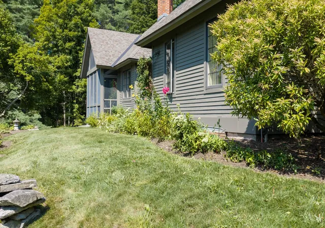Photo 4 of Single family home for sale at 451 Main St, South Londonderry, VT 05155 | MLS# 5108252 | Listing updated on 2026-09-12
