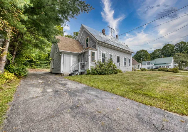 Photo 2 of Single family home for sale at 92 Moultonville Rd, Center Ossipee, NH 03814 | MLS# 5108260 | Listing updated on 2026-09-04