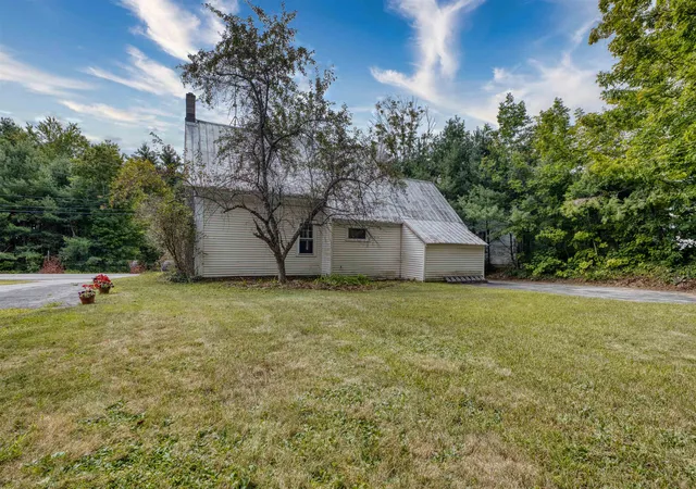 Photo 4 of Single family home for sale at 92 Moultonville Rd, Center Ossipee, NH 03814 | MLS# 5108260 | Listing updated on 2026-09-04