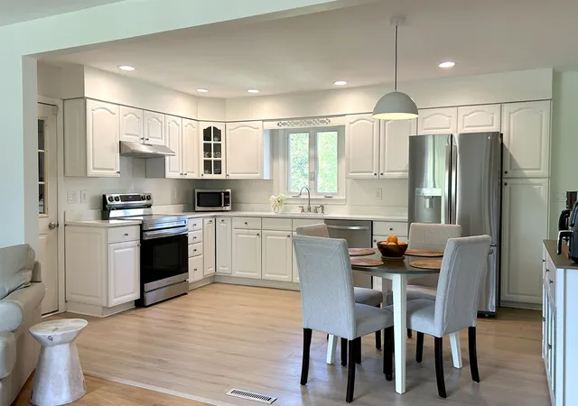 Photo 3 of Single family home for sale at 5 Swanage Ct, Middlebury, VT 05753 | MLS# 5108261 | Listing updated on 2026-09-09