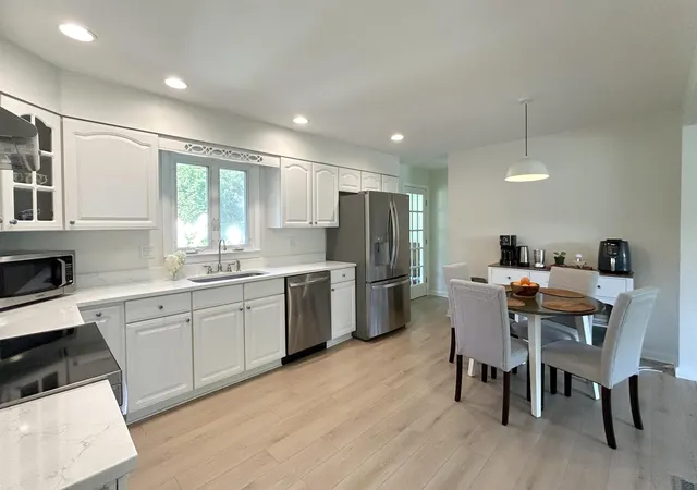 Photo 3 of Single family home for sale at 5 Swanage Ct, Middlebury, VT 05753 | MLS# 5108261 | Listing updated on 2026-09-09