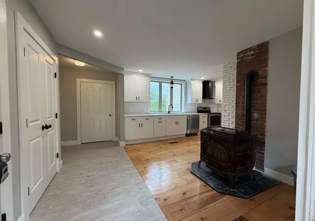 Photo 2 of Single family home for sale at 129 Old Dublin Rd, Peterborough, NH 03458 | MLS# 5108263 | Listing updated on 2026-09-04
