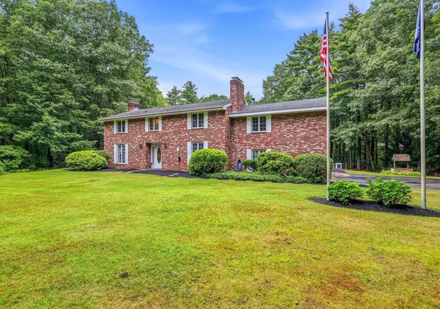Photo 1 of Single family home for sale at 34 Old Stage Rd, Hampton Falls, NH 03844 | MLS# 5108267 | Listing updated on 2026-09-17