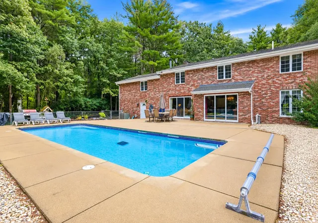 Photo 2 of Single family home for sale at 34 Old Stage Rd, Hampton Falls, NH 03844 | MLS# 5108267 | Listing updated on 2026-09-17