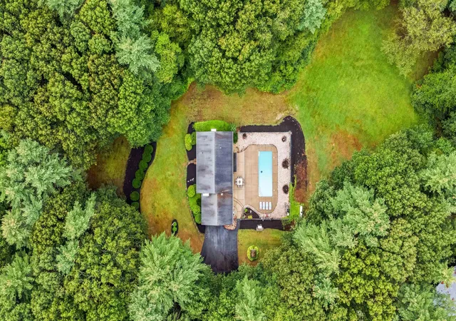 Photo 3 of Single family home for sale at 34 Old Stage Rd, Hampton Falls, NH 03844 | MLS# 5108267 | Listing updated on 2026-09-17