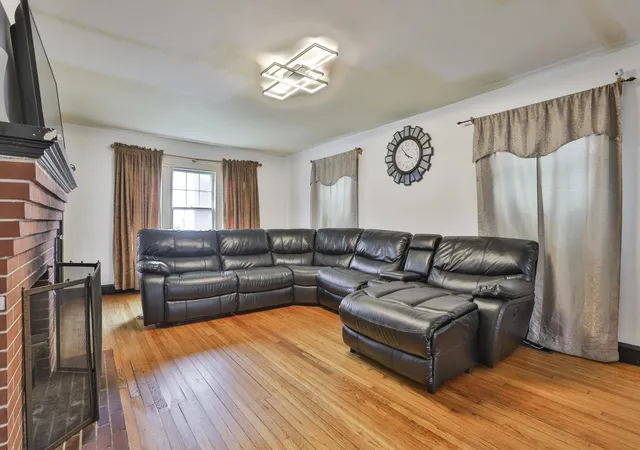 Photo 4 of Single family home for sale at 17 Prescott St, Nashua, NH 03064 | MLS# 5108277 | Listing updated on 2026-09-04