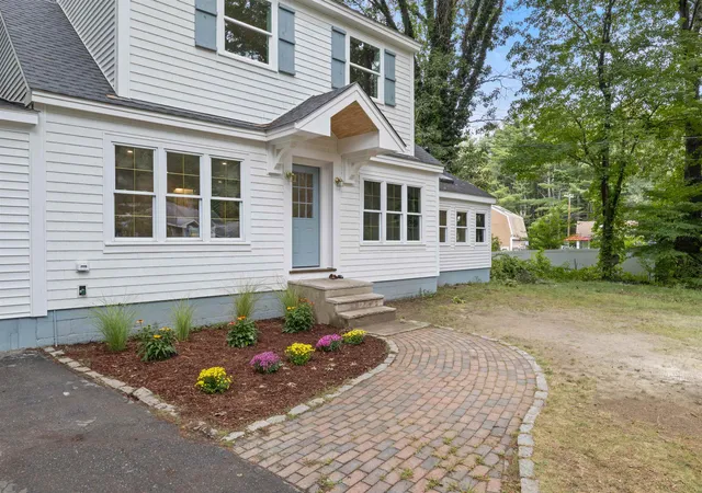 Photo 2 of Single family home for sale at 38 Mill Rd, North Hampton, NH 03862 | MLS# 5108292 | Listing updated on 2026-09-10