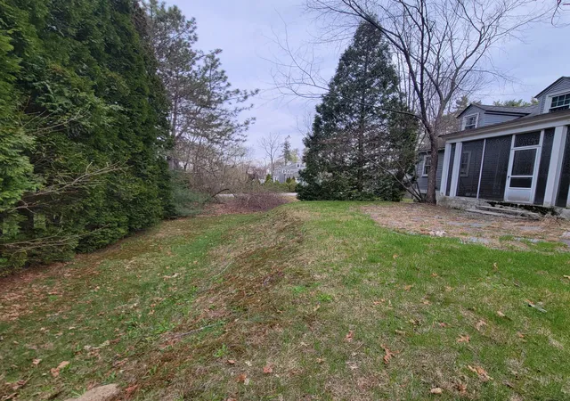 Photo 3 of Sale Pending at 1250 Chestnut St, Manchester, NH 03104 | MLS# 5108293 | Listing updated on 2026-09-18
