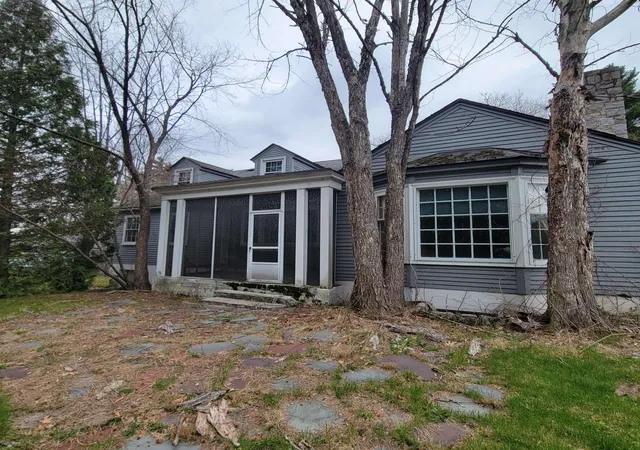 Photo 3 of Sale Pending at 1250 Chestnut St, Manchester, NH 03104 | MLS# 5108293 | Listing updated on 2026-09-18