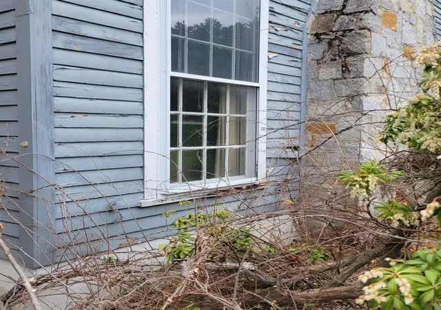 Photo 4 of Sale Pending at 1250 Chestnut St, Manchester, NH 03104 | MLS# 5108293 | Listing updated on 2026-09-18