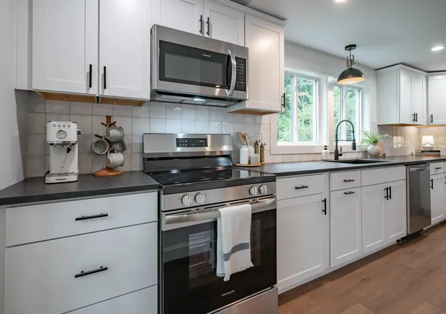 Photo 2 of Single family home for sale at 193 E Dunstable Rd, Nashua, NH 03062 | MLS# 5108298 | Listing updated on 2026-09-16