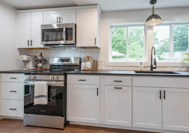 Photo 3 of Single family home for sale at 193 E Dunstable Rd, Nashua, NH 03062 | MLS# 5108298 | Listing updated on 2026-09-16