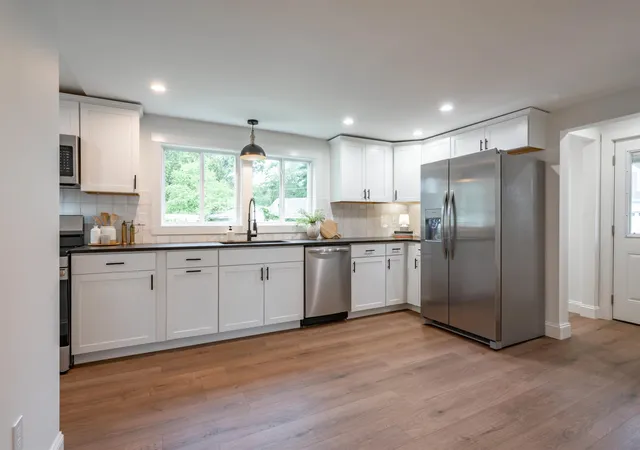 Photo 4 of Single family home for sale at 193 E Dunstable Rd, Nashua, NH 03062 | MLS# 5108298 | Listing updated on 2026-09-16