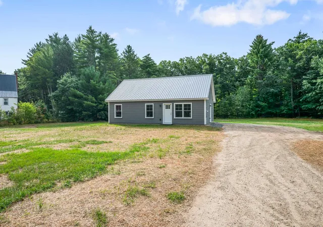 Photo 2 of Single family home for sale at 10 Spring St, Brownfield, ME 04010 | MLS# 5108320 | Listing updated on 2026-09-10