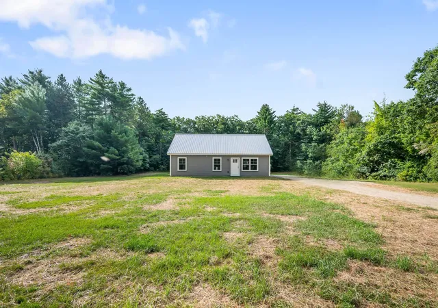 Photo 3 of Single family home for sale at 10 Spring St, Brownfield, ME 04010 | MLS# 5108320 | Listing updated on 2026-09-10