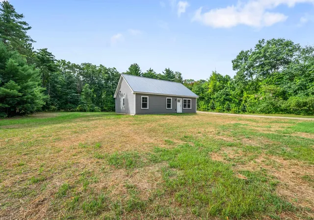 Photo 4 of Single family home for sale at 10 Spring St, Brownfield, ME 04010 | MLS# 5108320 | Listing updated on 2026-09-10