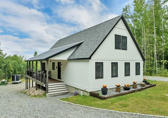 Photo 3 of Single family home for sale at 461 Manns Hl Rd, Littleton, NH 03561 | MLS# 5108328 | Listing updated on 2026-09-05
