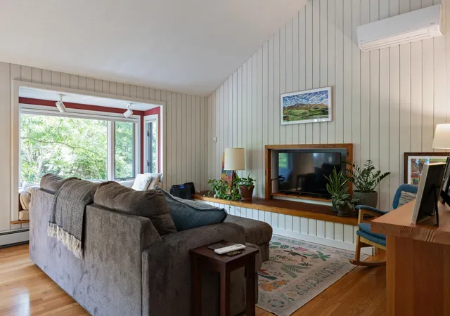 Photo 4 of Single family home for sale at 777 Mount Philo Rd, Shelburne, VT 05482 | MLS# 5108338 | Listing updated on 2026-09-06