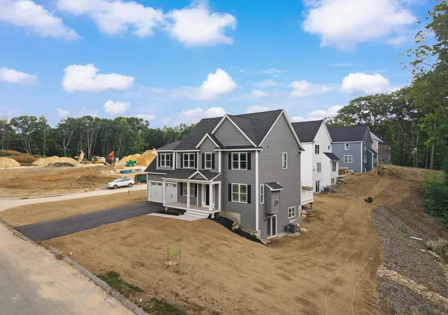 Photo 4 of Single family home for sale at 17 Bernice St, Hooksett, NH 03106 | MLS# 5108346 | Listing updated on 2026-09-15
