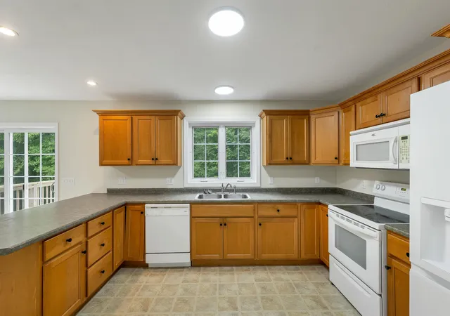Photo 3 of Townhouse for sale at 166 Sandown Rd #3, Fremont, NH 03044 | MLS# 5108353 | Listing updated on 2026-09-06