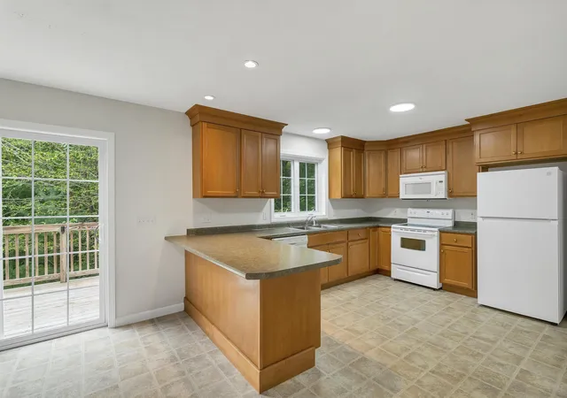 Photo 3 of Townhouse for sale at 166 Sandown Rd #4, Fremont, NH 03044 | MLS# 5108355 | Listing updated on 2026-09-18
