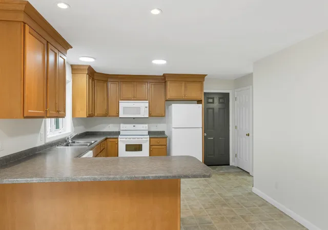 Photo 4 of Townhouse for sale at 166 Sandown Rd #4, Fremont, NH 03044 | MLS# 5108355 | Listing updated on 2026-09-18